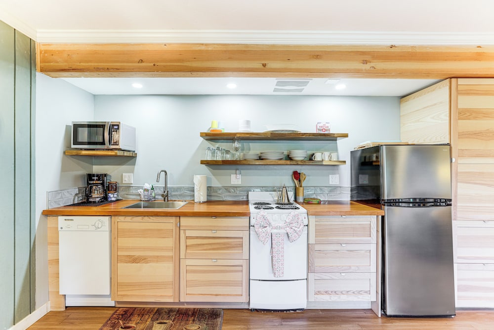19 Mi to Mt Bachelor Ski Resort: Condo w/ Grill
