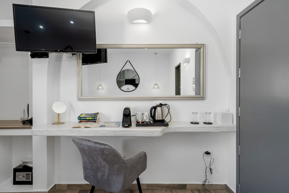 Oasis Suites Fira