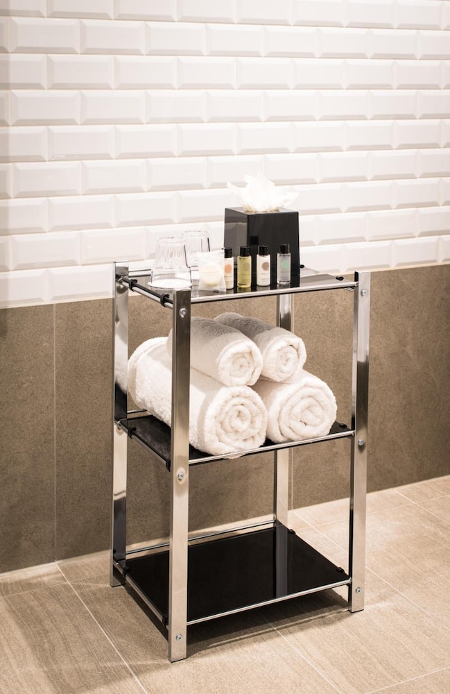 Hounslow Vacations - Aerotel London Heathrow T2  T3 - Property Image 9