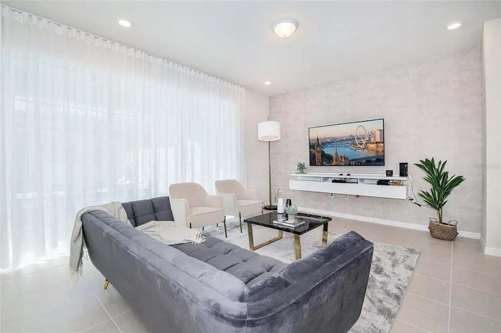 Elegant 5-bedroom Villa w Private Pool Near Disney