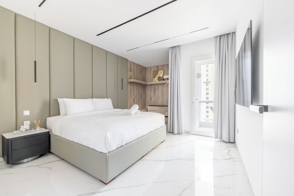 Seaside Elegance - Luxury 3-BR in JBR