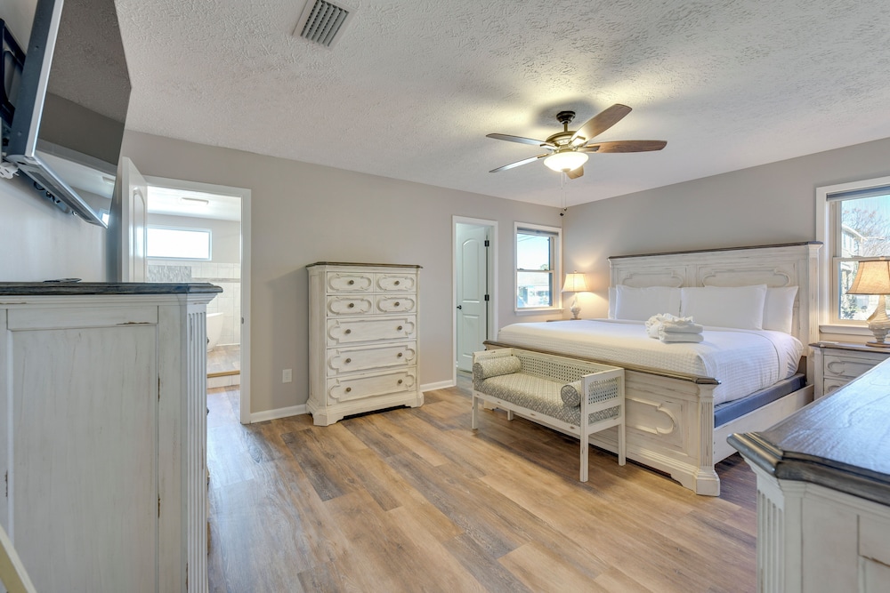 Walk to Gulf: Tranquil Home w/ Yard in Pcb!