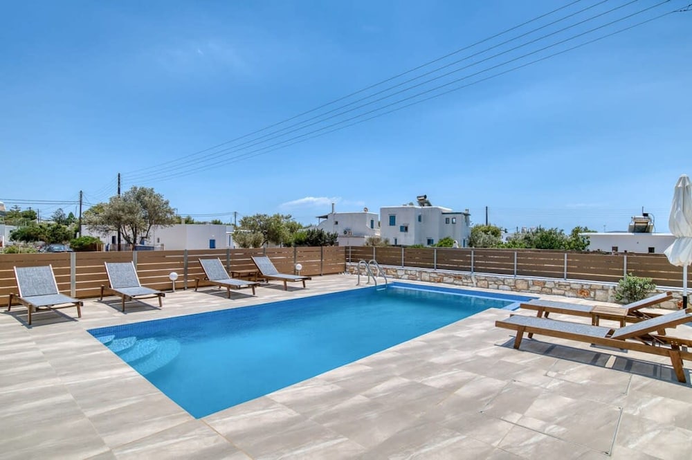 Seaside Splendor - Apollo s Poolside Retreat