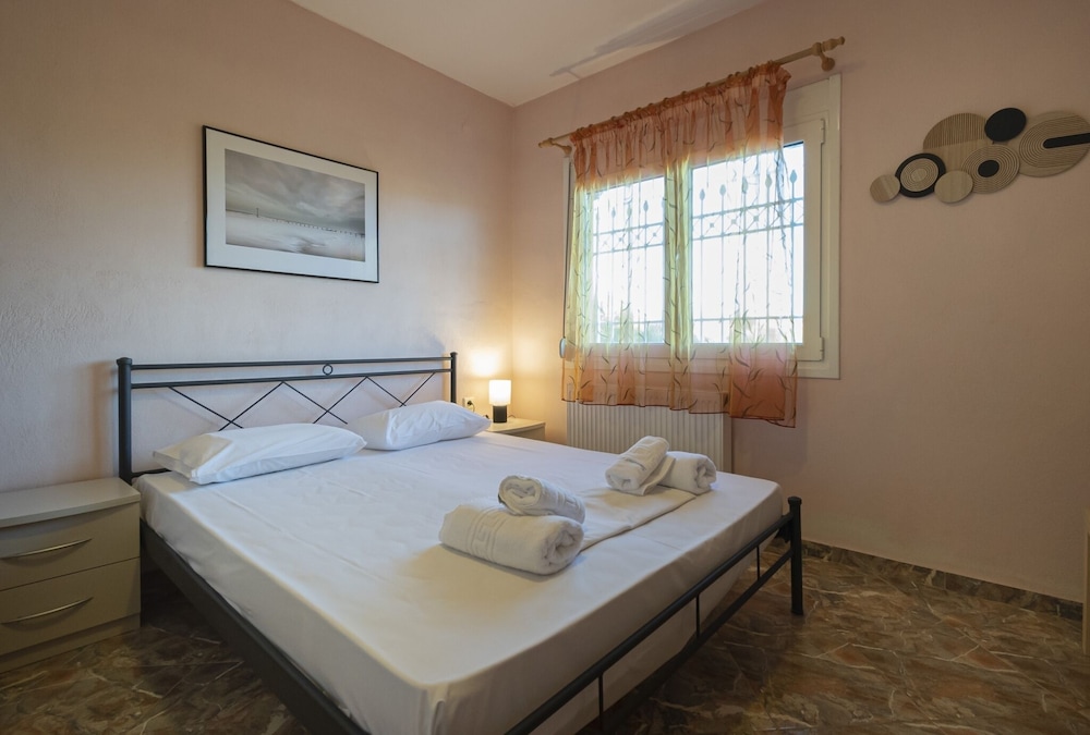 Tania's Seafront Villa by Rentalspro