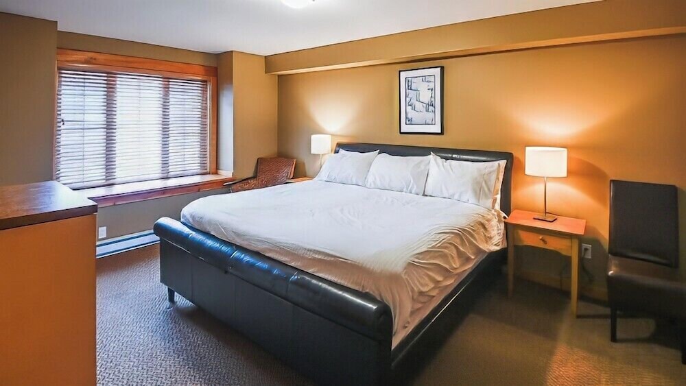 Pinnacle Ridge Chalets by Fernie Lodging