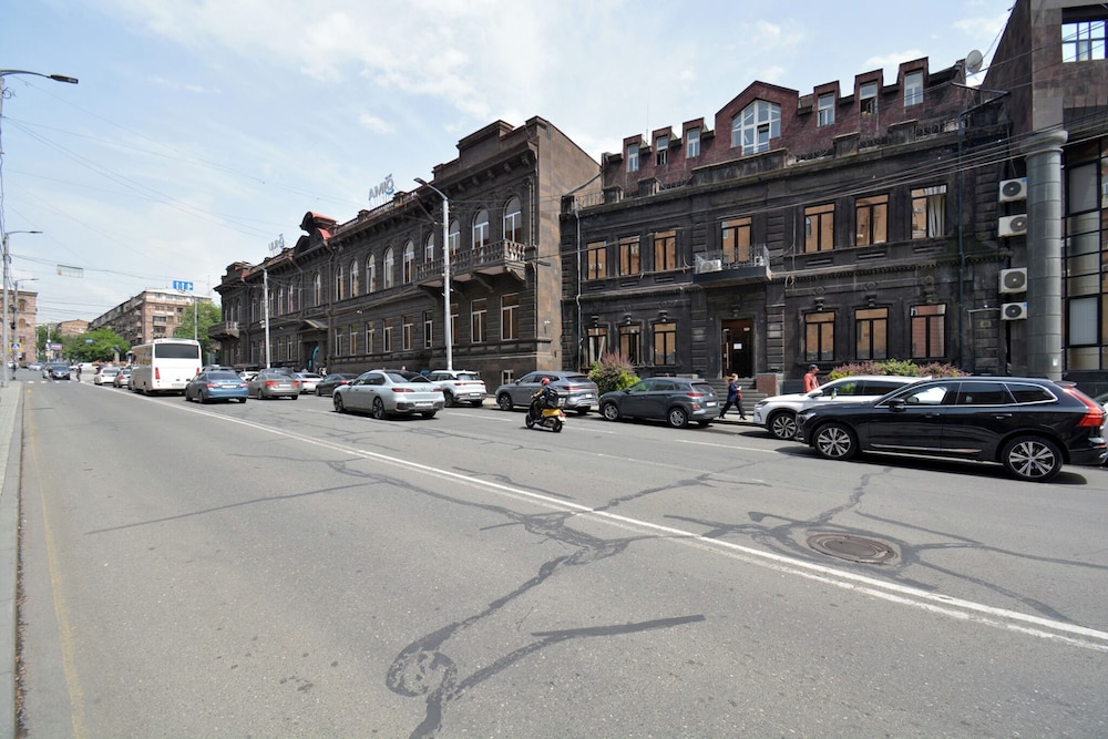 Apartment with balcony on Nalbandyan