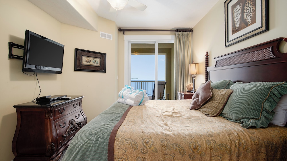 20th Floor Condo! Sleeps 8! Gulf Front Master Suite w/ Beautiful Gulf Views!