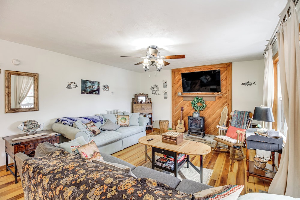 Kayak & Fish: Little River Canyon Lakefront Cabin