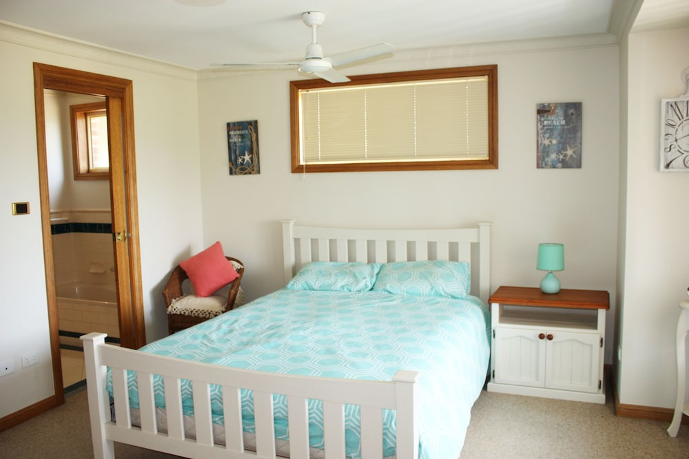 Birchgrove Terrace Unit 6 view 3