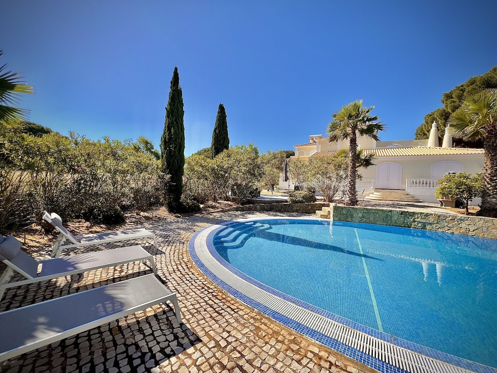 Quarteira Premium Villa by Homing