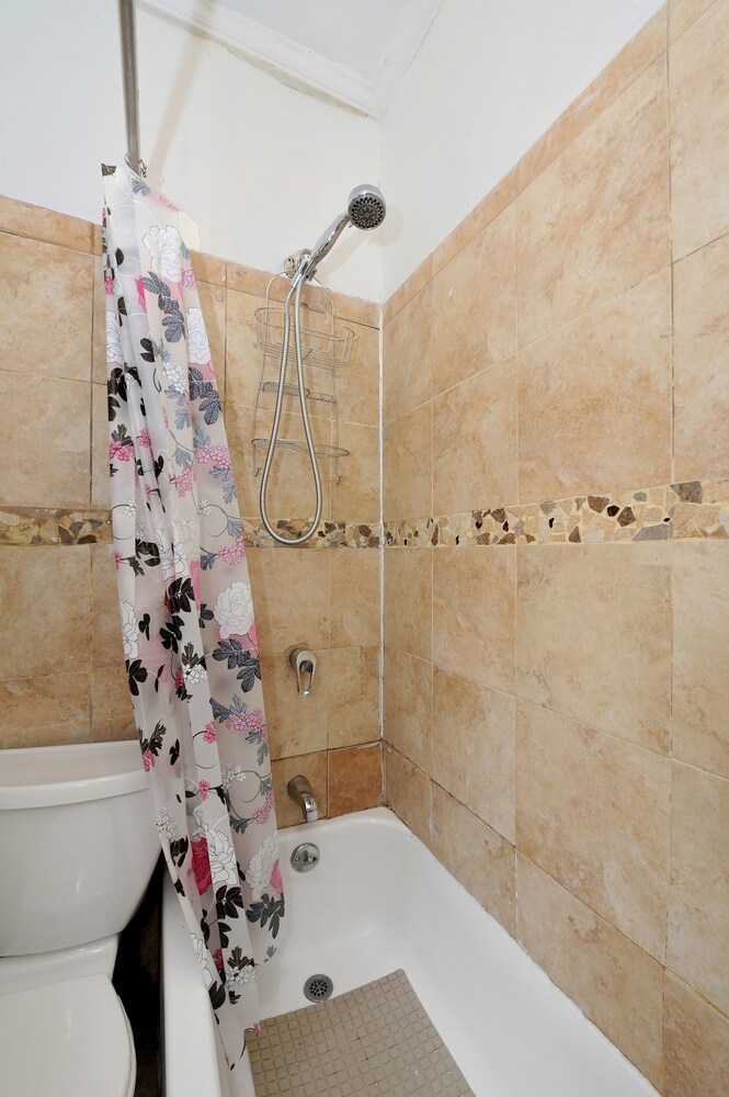 Charming 2BR Apartment Near Times Square