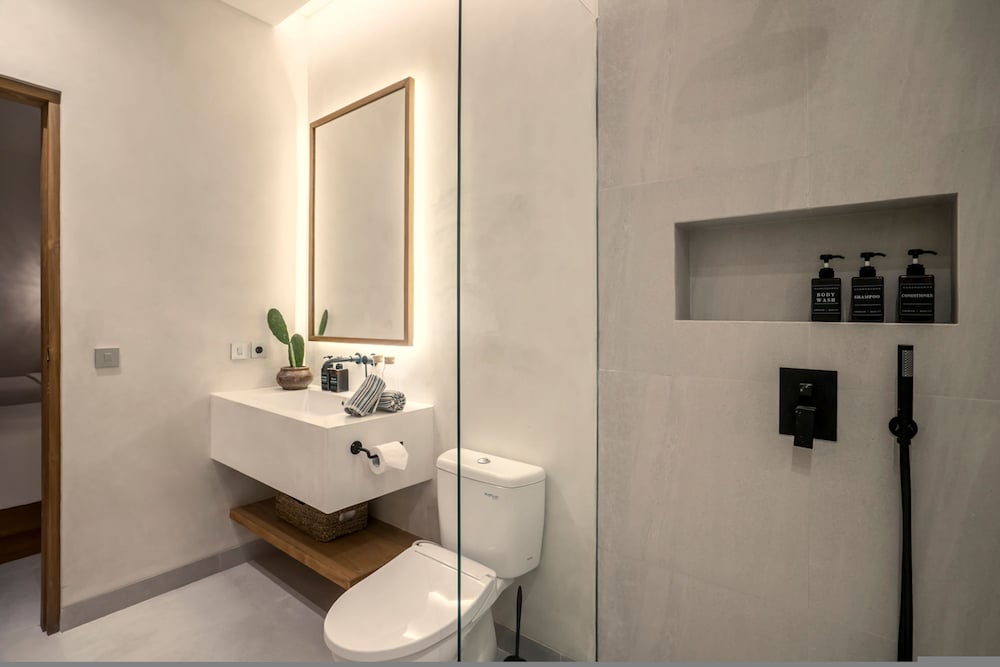Villa Oasi 1 by Alfred in Bali - Brand New Tropical Luxury 3 BR Bingin Beach