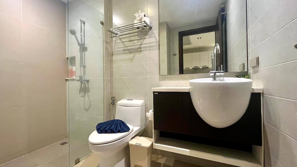 Emerald 307 - Studio With Balcony and Shared Pool
