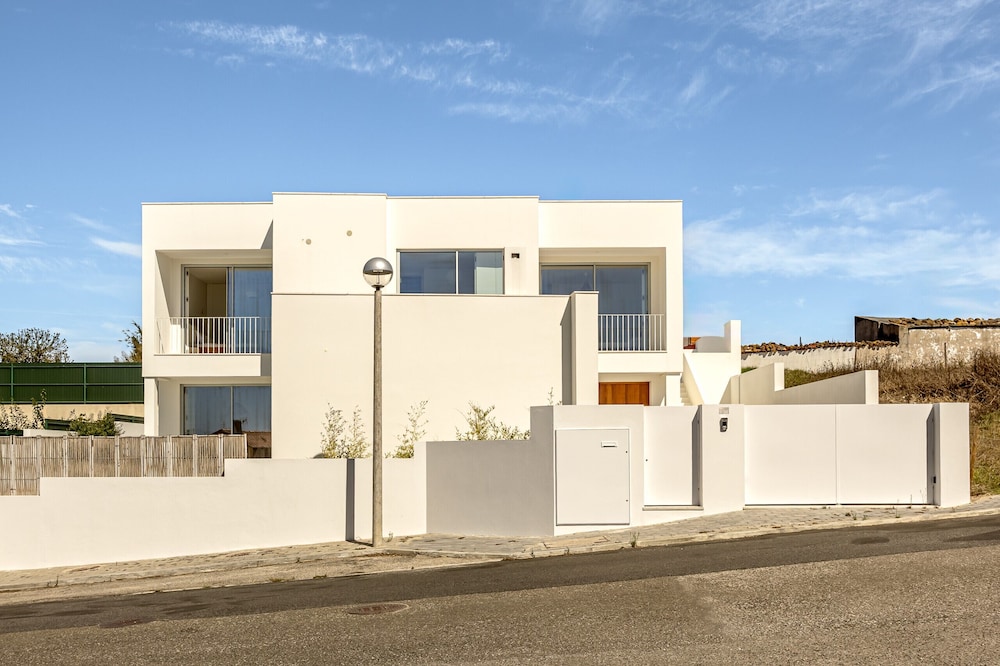 Ericeira Modern Bright With Pool by Homing