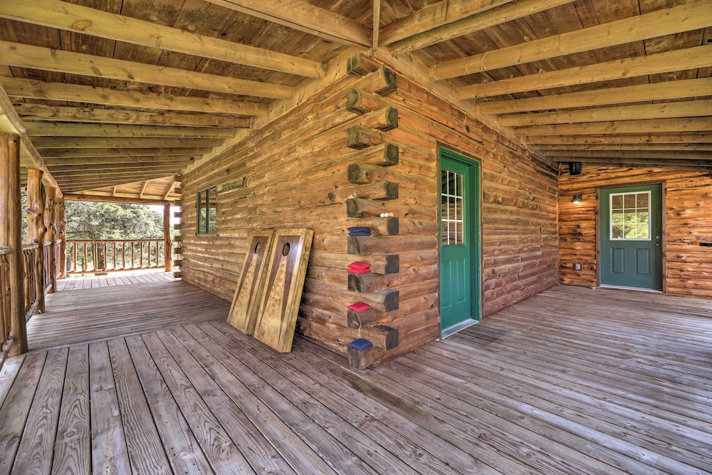 Eureka Springs Area Cabin w/ Deck + 7 Acres! view 3