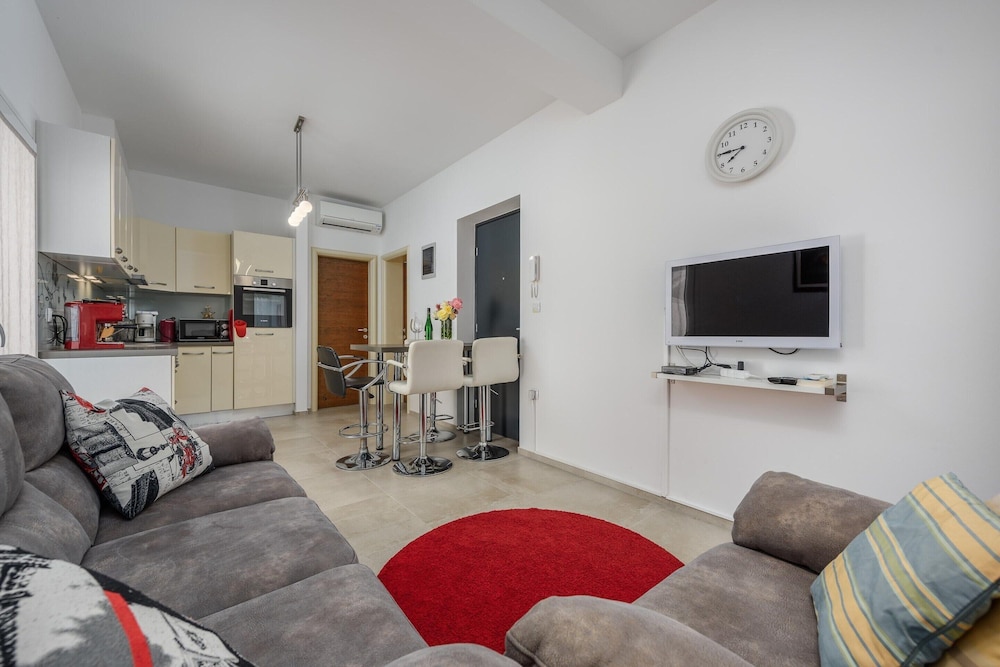 Apartment in Kukci With Heated Pool