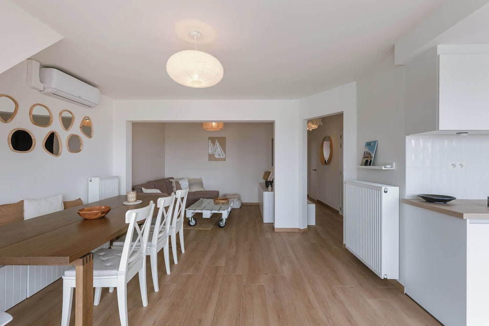 Modern Apartment With Balcony Near City Center