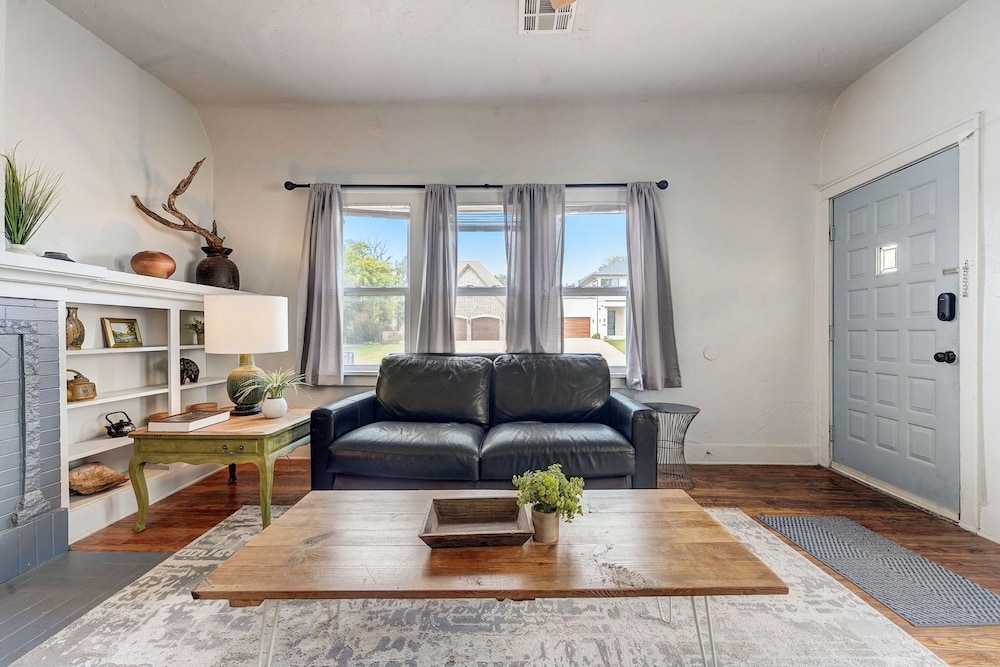 2BR Cozy House Near Paseo the Art District
