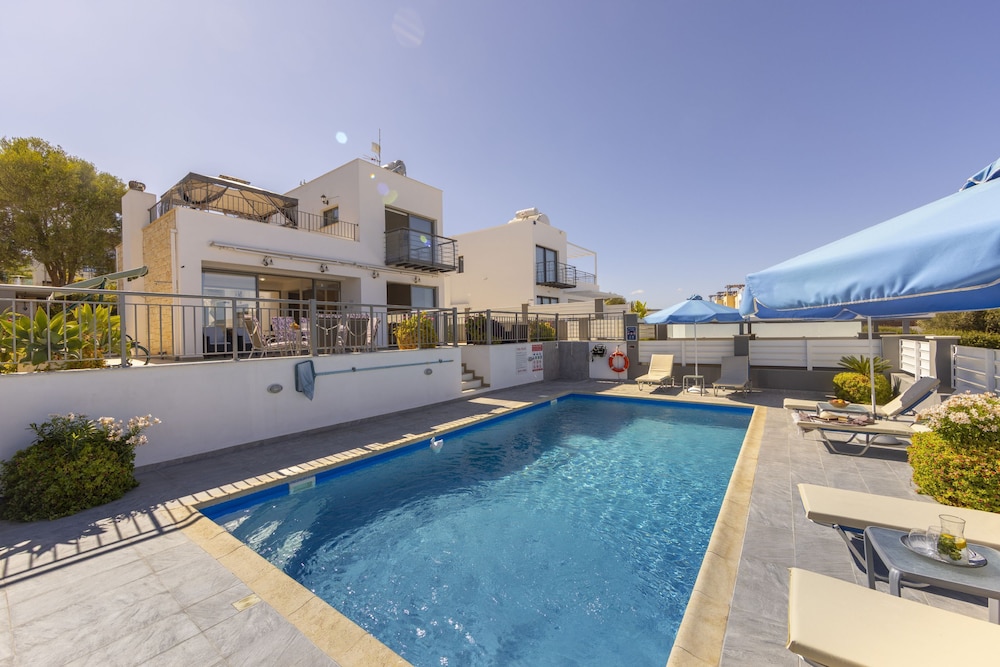 Lenias Sea View in Neo Chorio