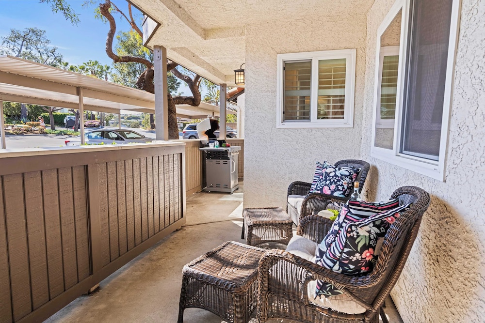 Close to Beach w/ Patio & Resort Amenities The Point at Corniche by Avantstay Str16-0458