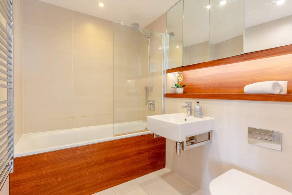 2BD Flat Overlooking the River Thames! - Greenwich