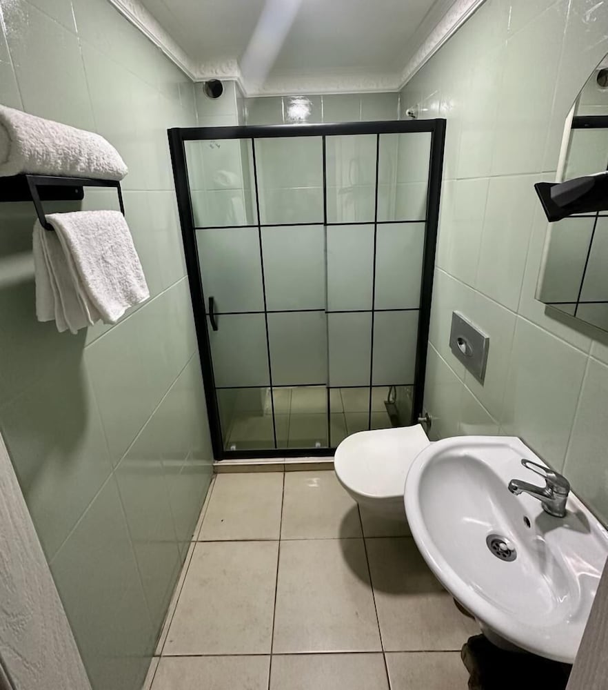 Camellia Suit Otel - Image 15