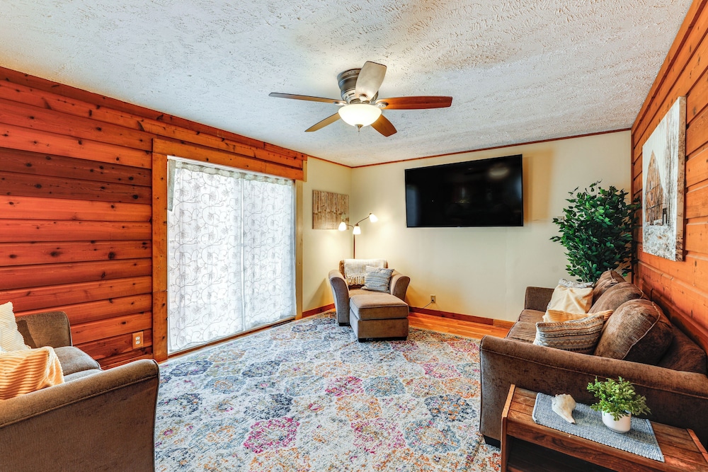 11 Mi to Chincoteague: Atlantic Home w/ Decks!