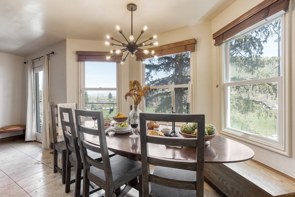 Snow King by Avantstay Close to the Slopes w/ Hot Tub! view 4