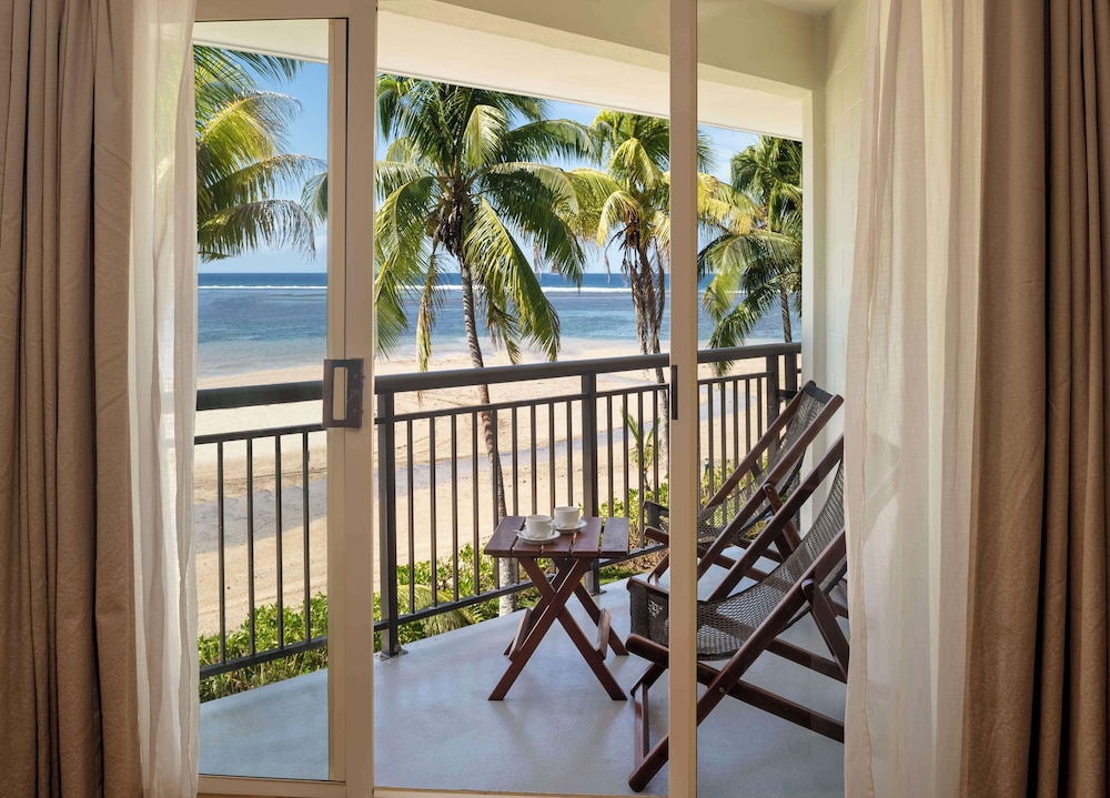 Outrigger Fiji Beach Resort 17