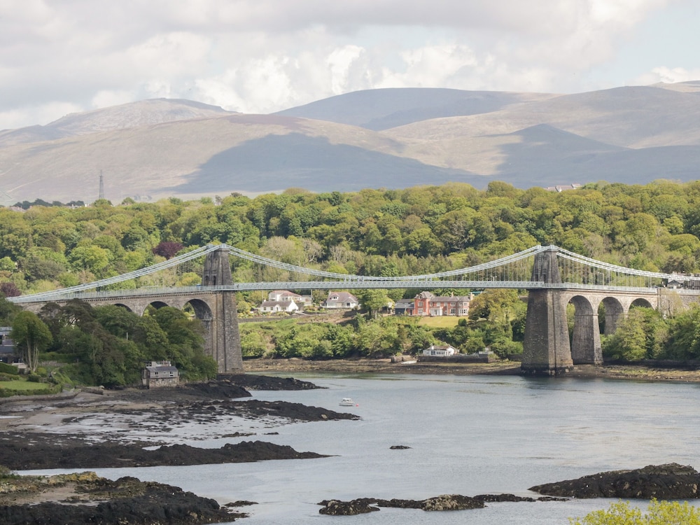 17 Ffordd Gwenllian