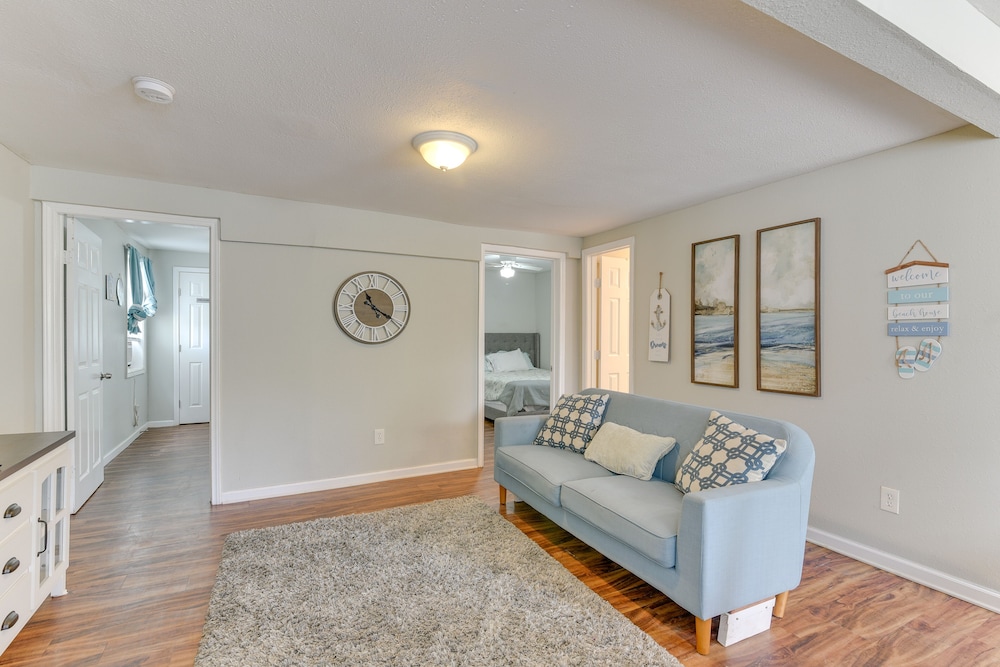 Walk to Beach: Cozy Unit in Galveston!