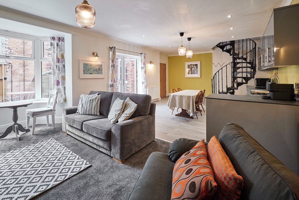 Host Stay The Courtyard at No 47 view 2