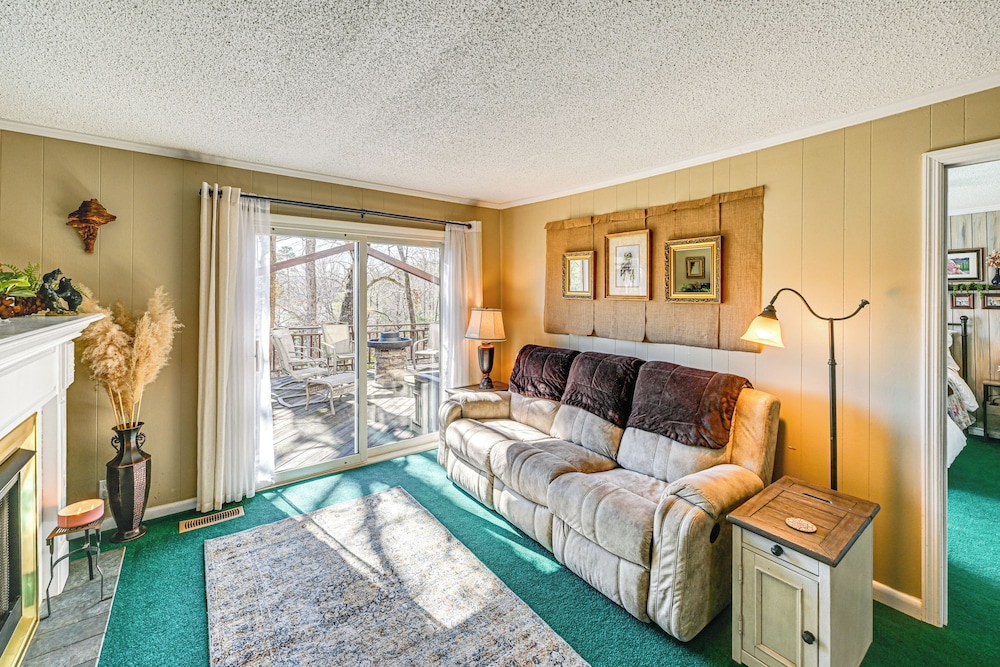 Lakefront Cabin Retreat w/ Dock in Robbinsville!