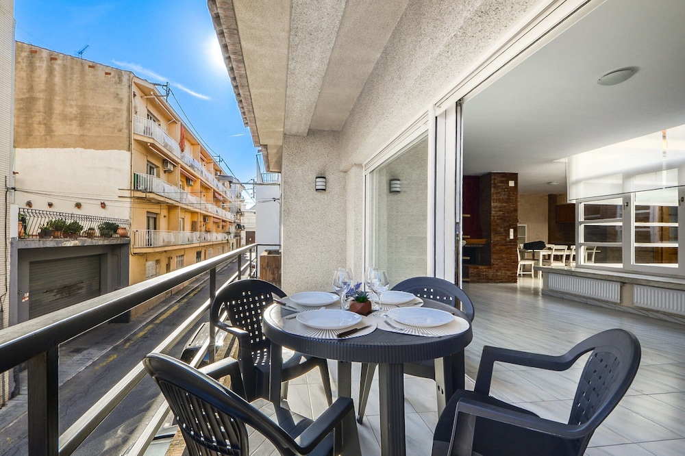 House in Roses Near Platja de Roses Beach