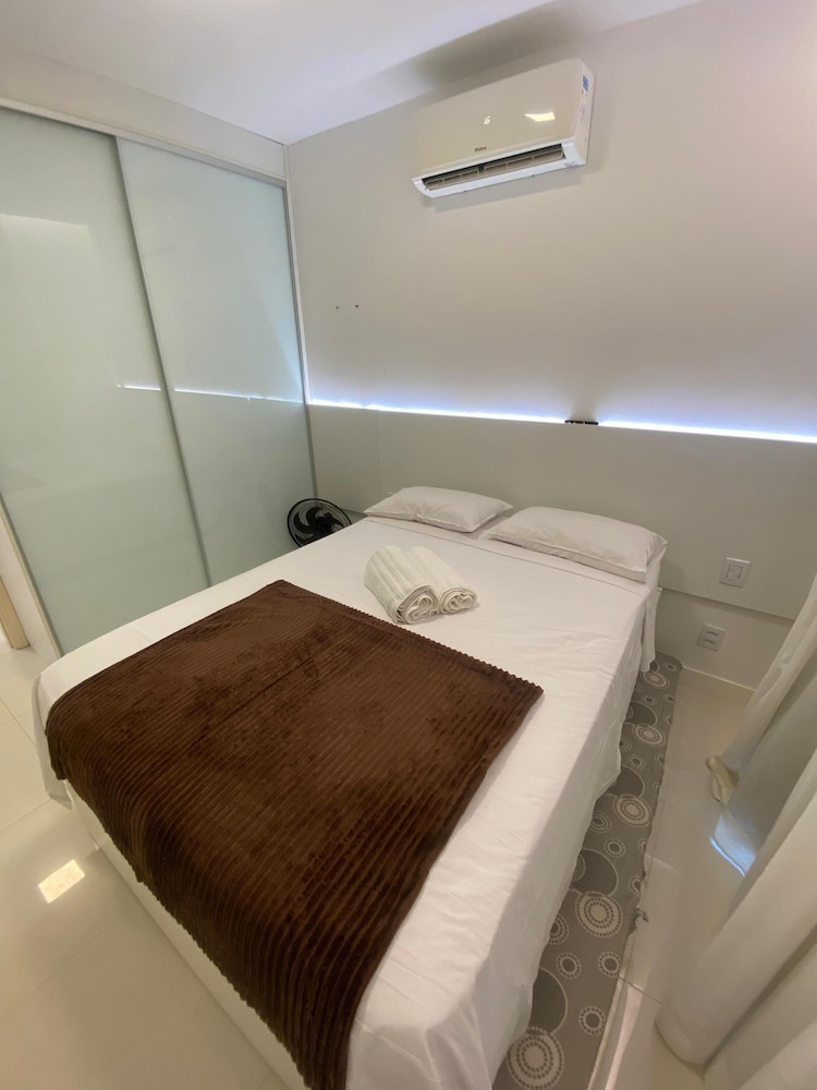 Flat Muro Alto CC 110 by La Playa