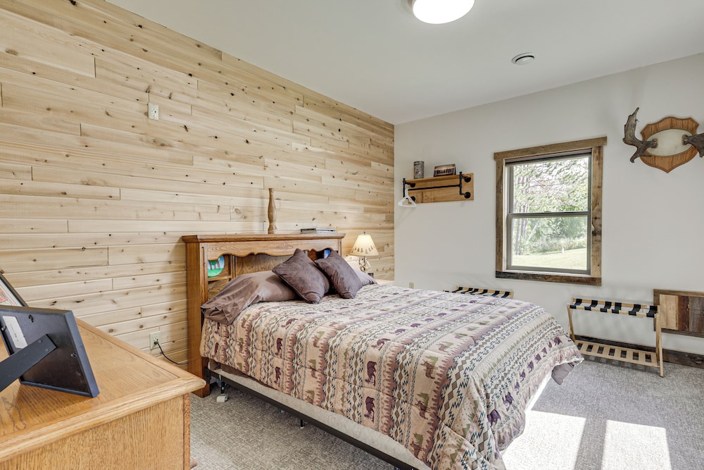 Near Hiking & Snowmobile Trails: Wabeno Cabin!