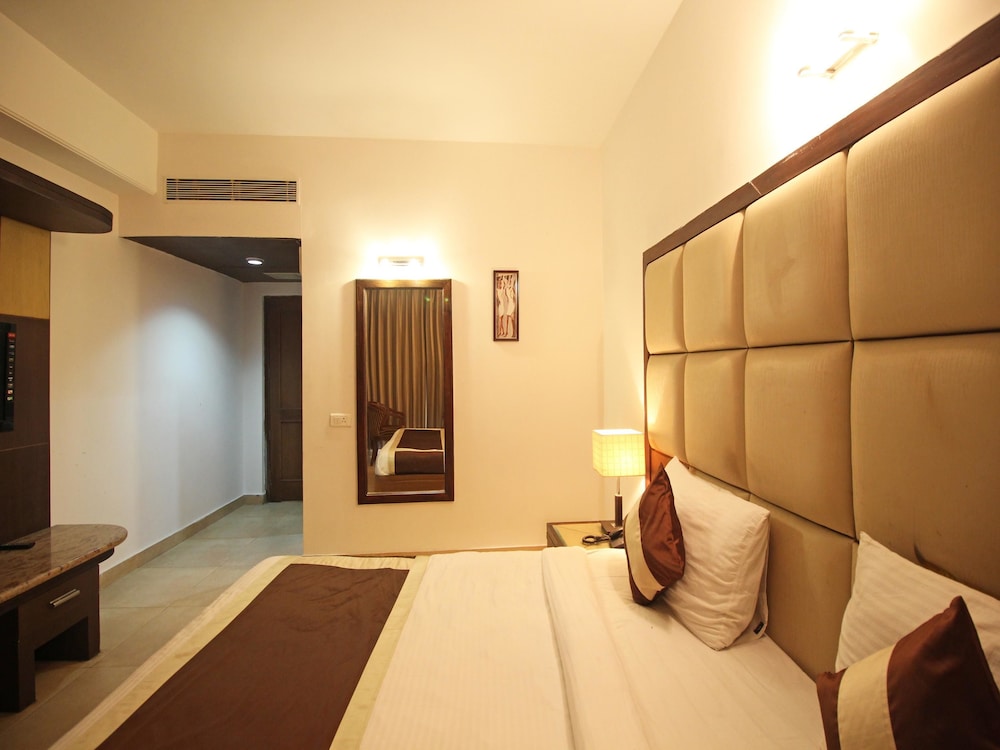 OYO 6438 Hotel Valley Plaza