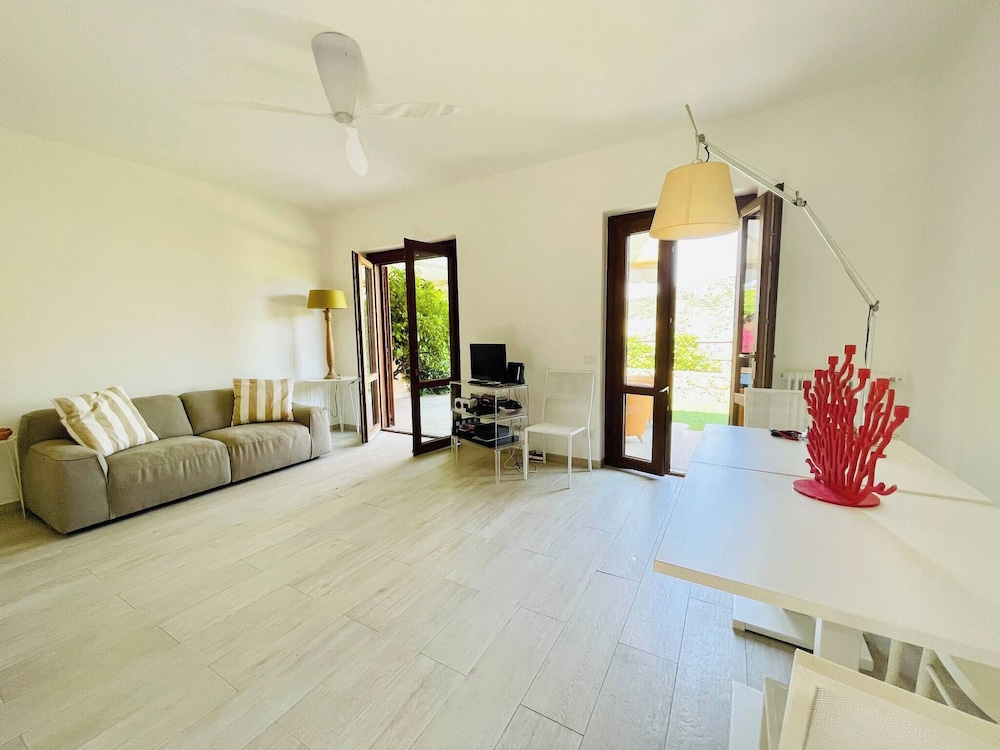 Charming Porto Santo Stefano Apartment With Pool Access