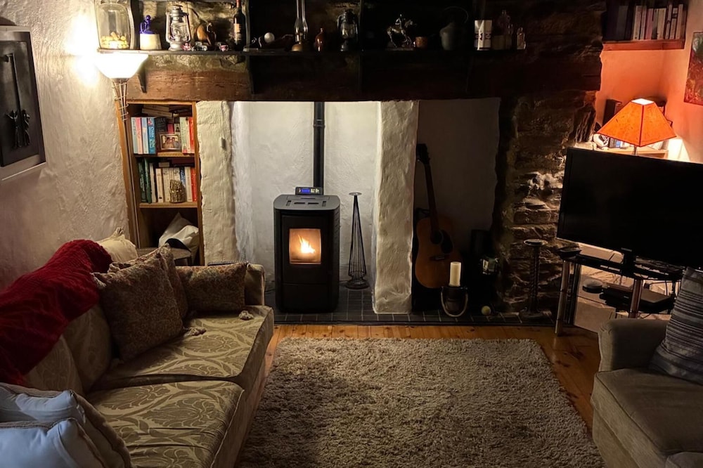 Family-pet Friendly-sleeps 10-hot Tub-sauna