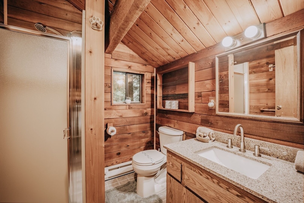 26sl - Hot Tub - Bbq - Game Room - Sleeps 8 3 Bedroom Home by RedAwning