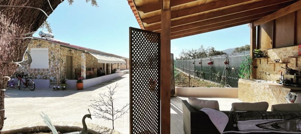 Eco Studio Flat Kalyvia Thorikou, Greece view 3