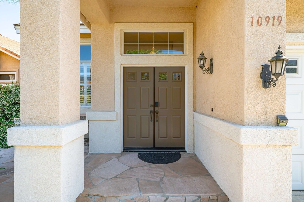 Bright Designer Home w Pool Near Everything