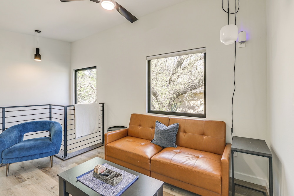 2 Blocks to Delano District: Modern Tiny Home!