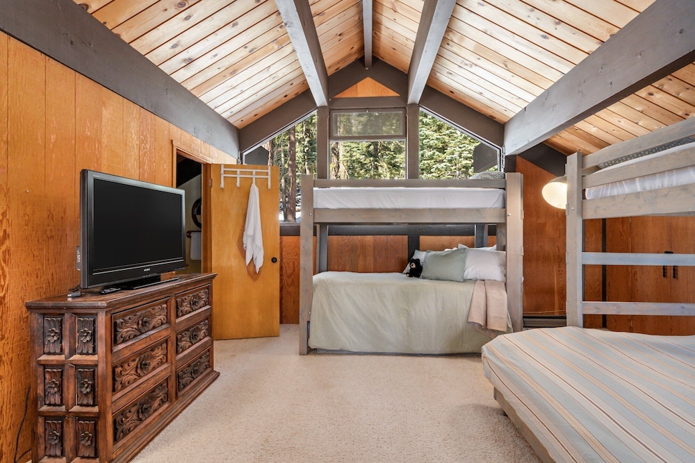 Awesome House Above The Lake/pets Welcome 2 Bedroom Home by Bear Valley Vacation Rentals