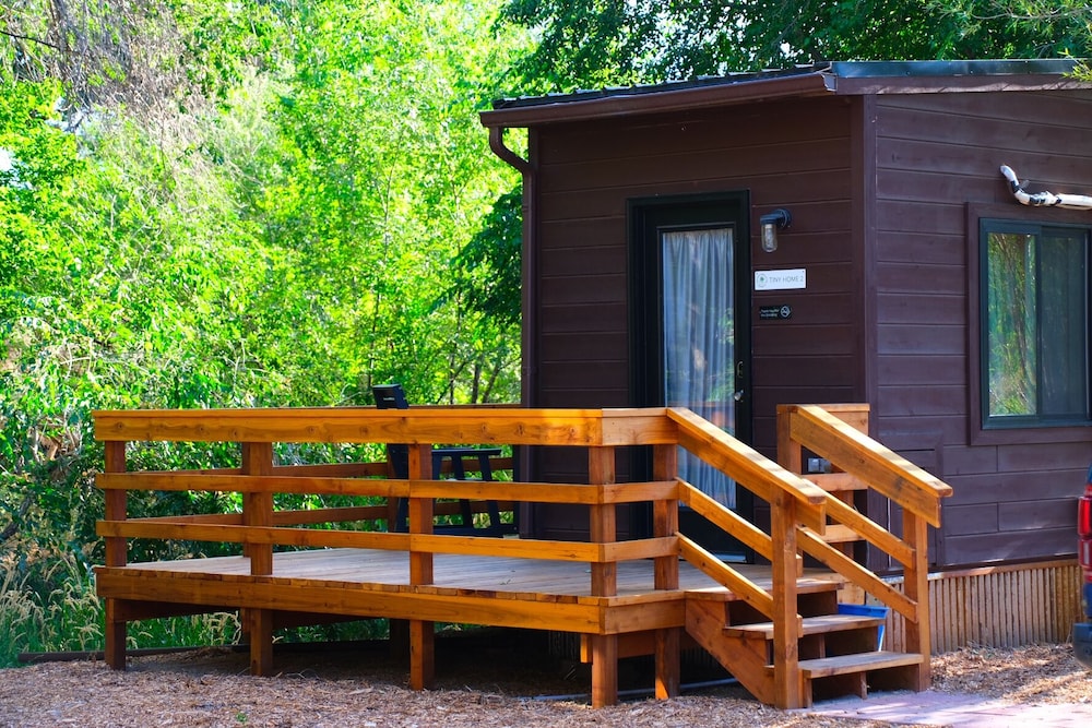 Cedar Creek Lodging & RV Park view 2