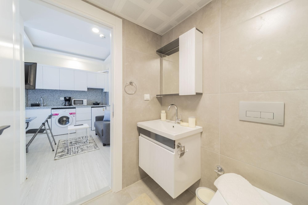 Cozy Flat w Balcony 10 min to Mermerli Beach