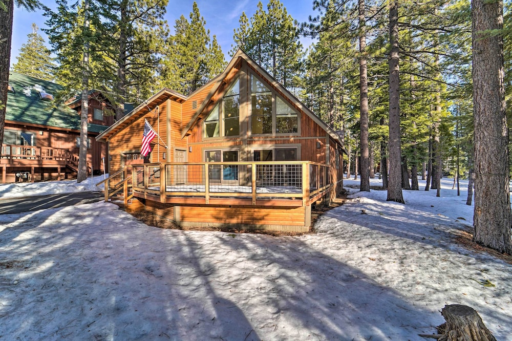 4 Mi to Dtwn Truckee: Tahoe Donner Home w/ Hot Tub view 4