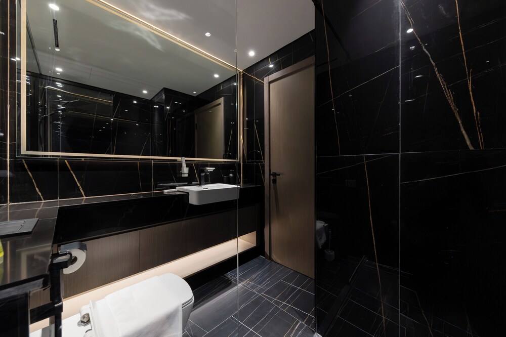 Cozy 1BR in Binghatti Emerald