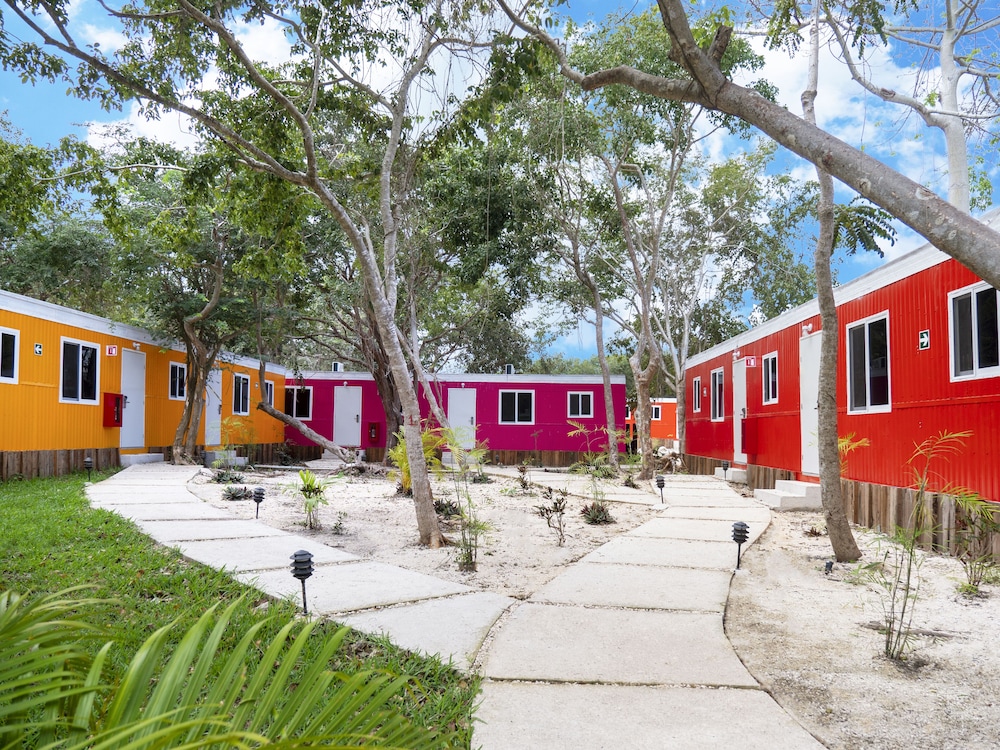 Hotel Colorbox Beds and Rooms - Image 1