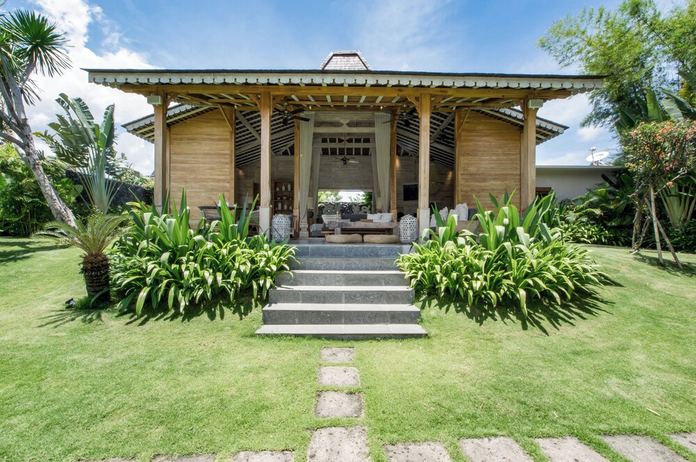 Alea Estate by Villa Finder